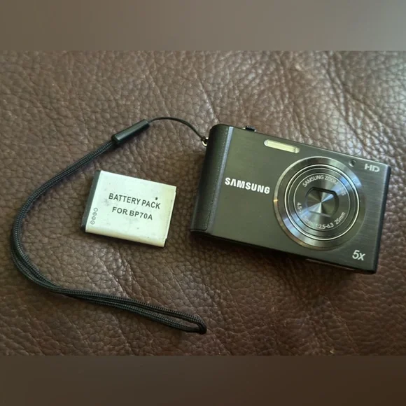 COPY - Samsung ST76 16.1MP Digital Camera Black W/Battery & 8gb MicroSD Card